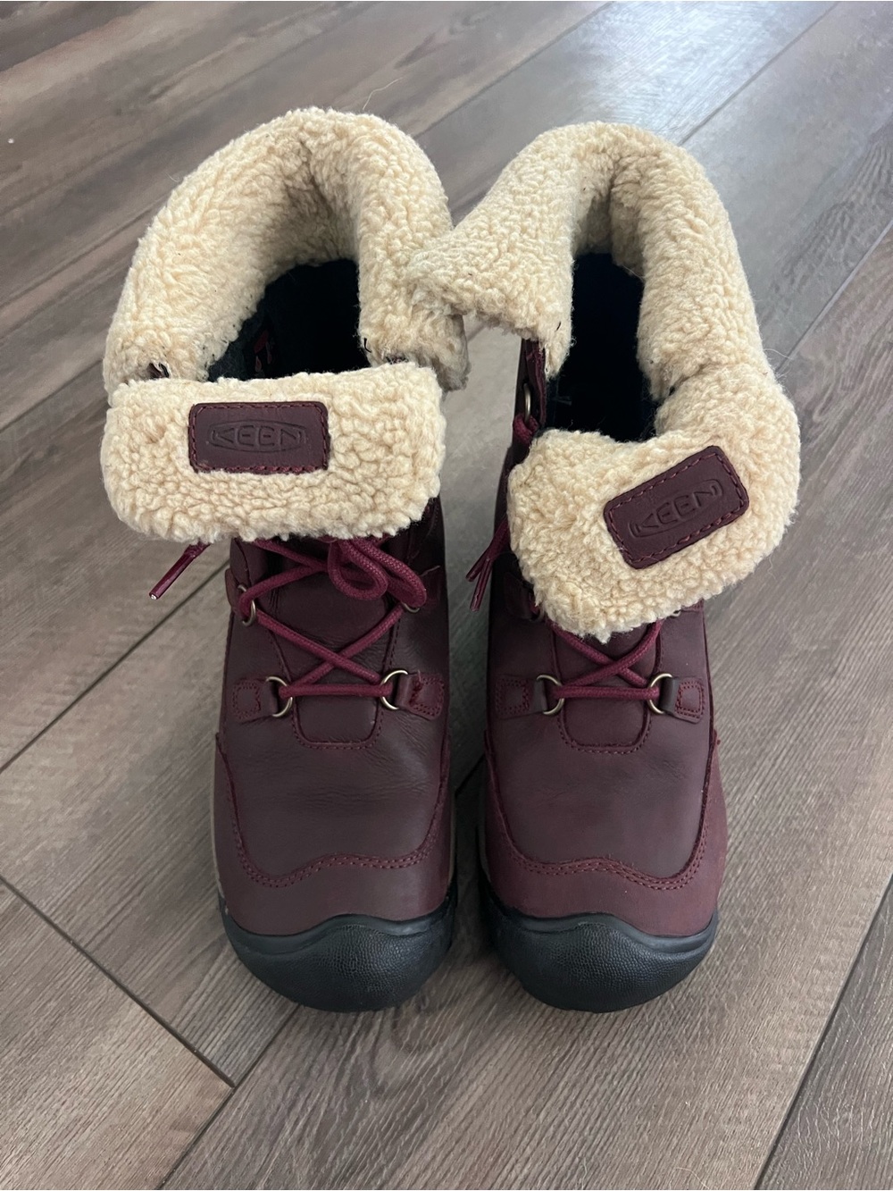 KEEN Burgundy Winter Sherpa-Lined Women’s Hiking Boots Sz 9